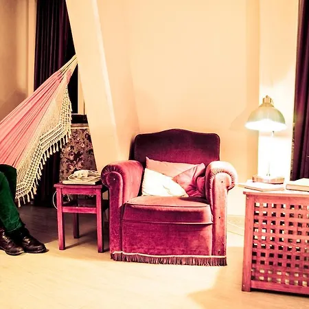 Hostel Poets *
