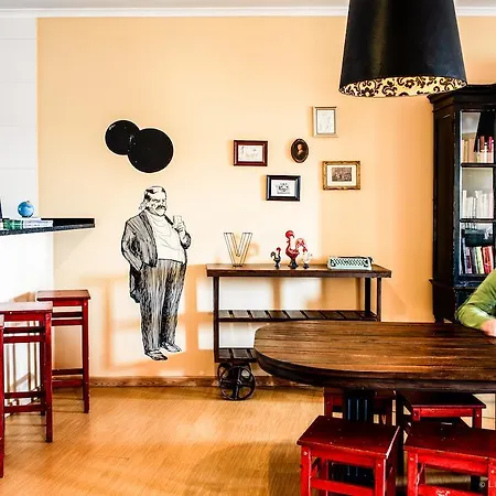 Hostal Poets