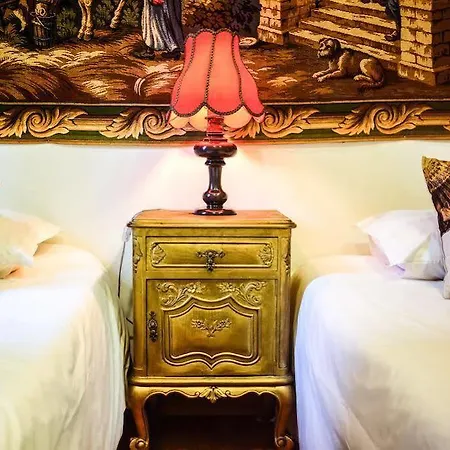 Poets Hostal *